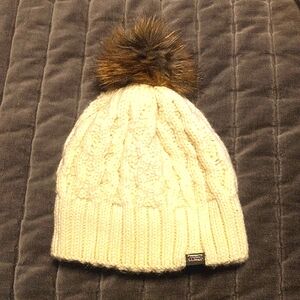 L.L. Bean knit hat w faux fur pom pom! 🏂🏾 ☃ ⛄